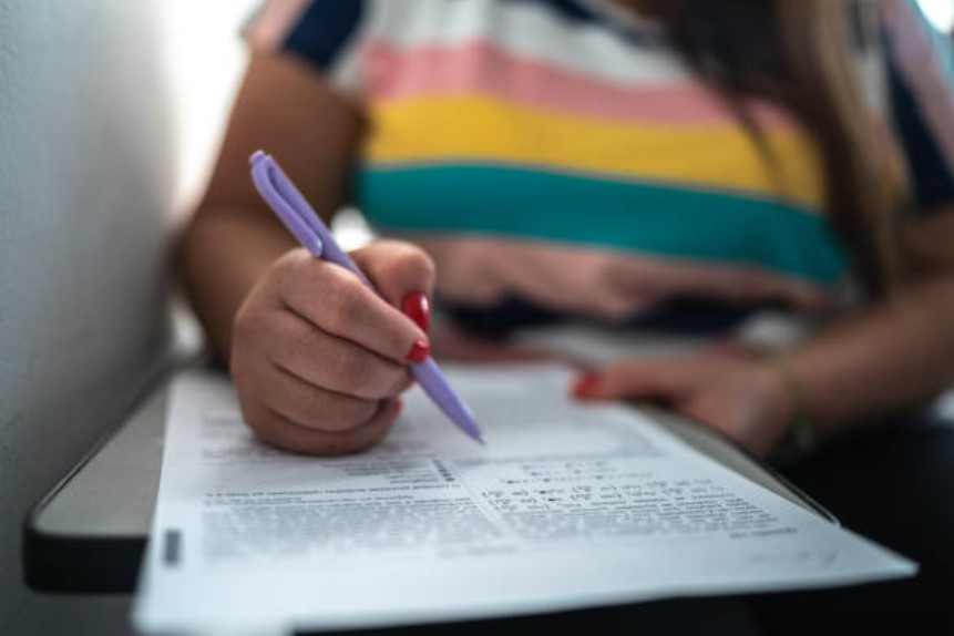 Pinhais abre inscrições para concurso público com salários de até R$ 13 mil; confira as áreas