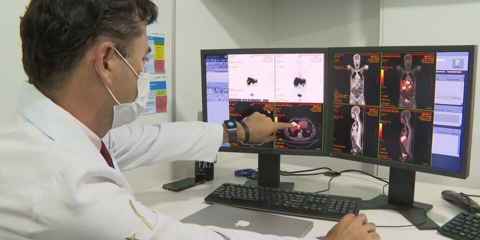 Justiça determina que estado garanta auxílio para que criança continue tratamento contra o câncer em Curitiba 