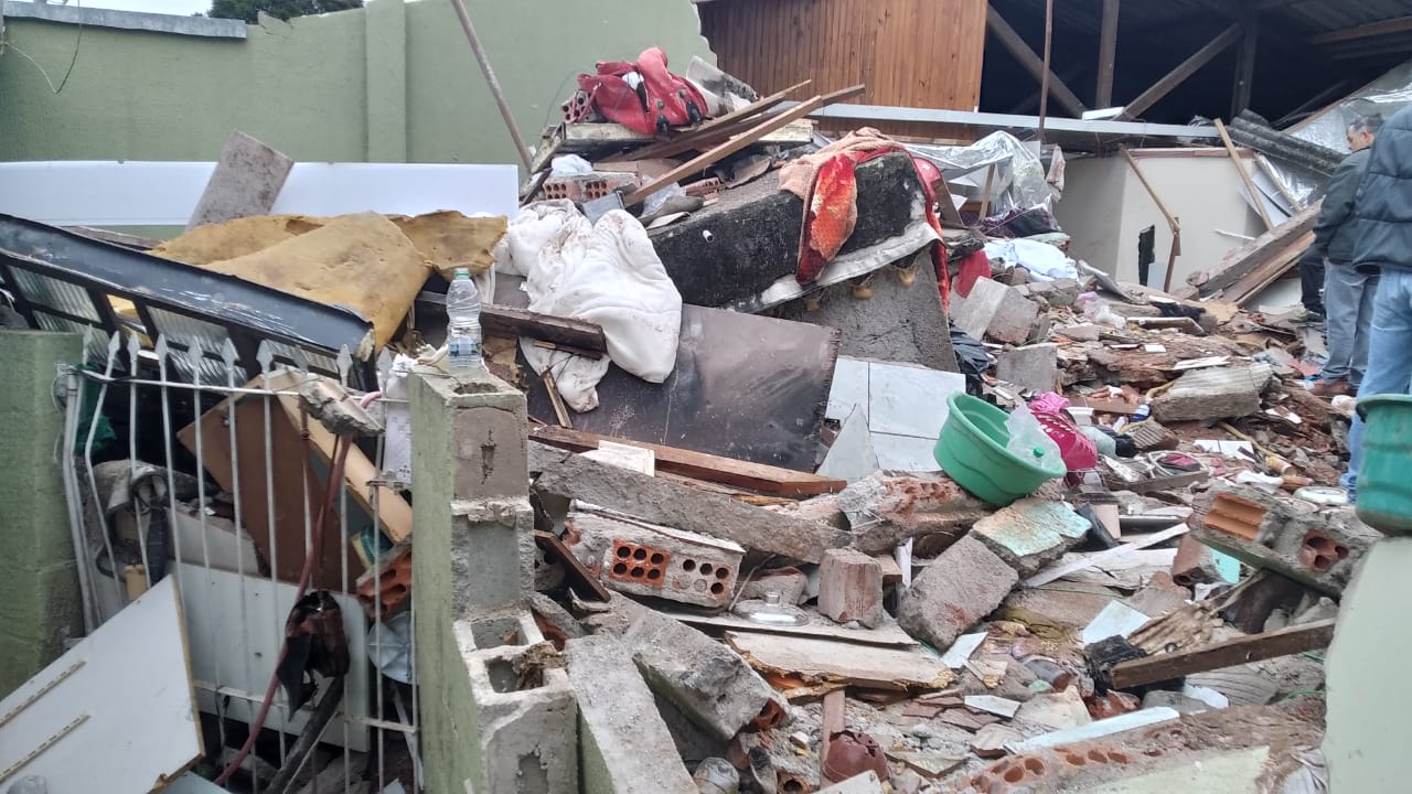 explosão escola capão raso