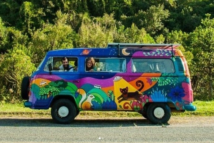 Conhece a Magnólia Ambulante? A charmosa Kombi 'influencer' rodou muito por aí e agora pode ser sua