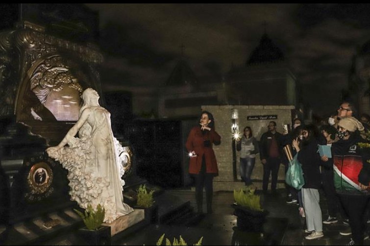 Visitas guiadas noturnas a cemitério de Curitiba encerram programação de inverno; como agendar