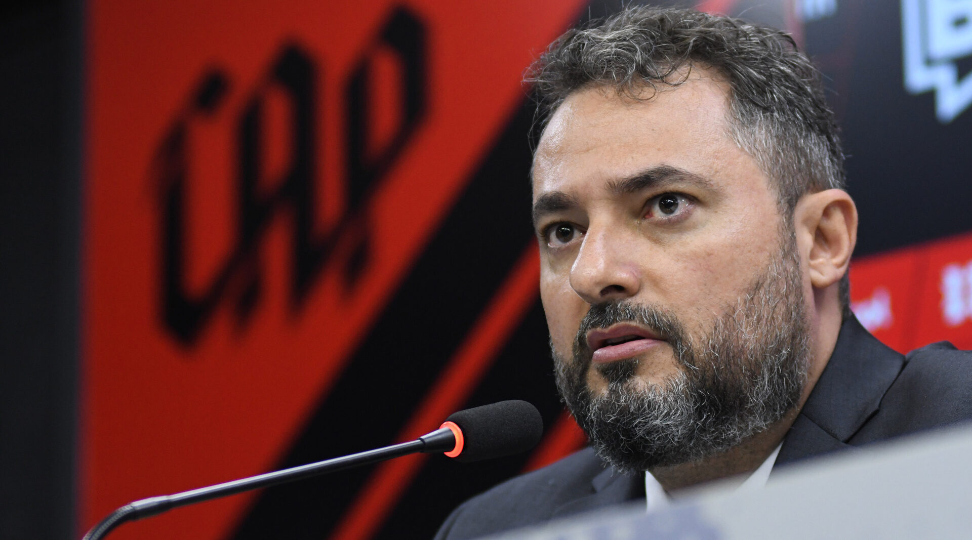 Alexandre Mattos está de saída do Athletico.