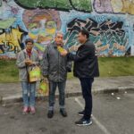 Banda B nos Bairros: equipe distribui brindes e recebe carinho de ouvintes no Fazendinha