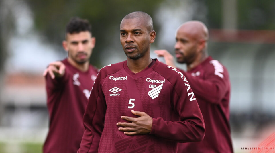 Athletico recebe o Palmeiras por vaga na final após 17 anos