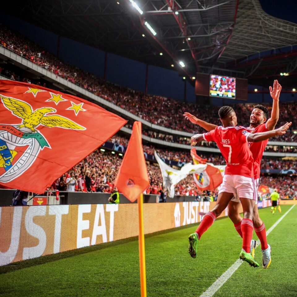 David Neres brilha mais uma vez e Benfica vai à fase de grupos da Champions