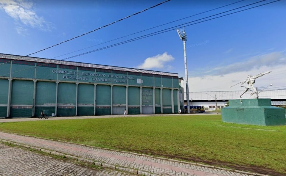 Mutirão de castração vai ser no Estádio Municipal “Fernando Charbub Farah”- Gigante do Itiberê. Foto: Reprodução/GoogleMaps.