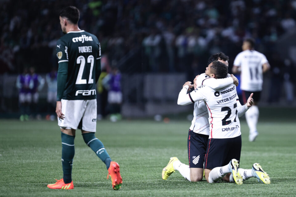 Pablo e Terans saem do banco para colocar o Athletico na final após 17 anos