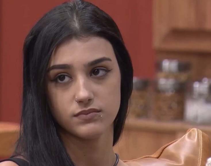 Bia Miranda neta Gretchen A Fazenda
