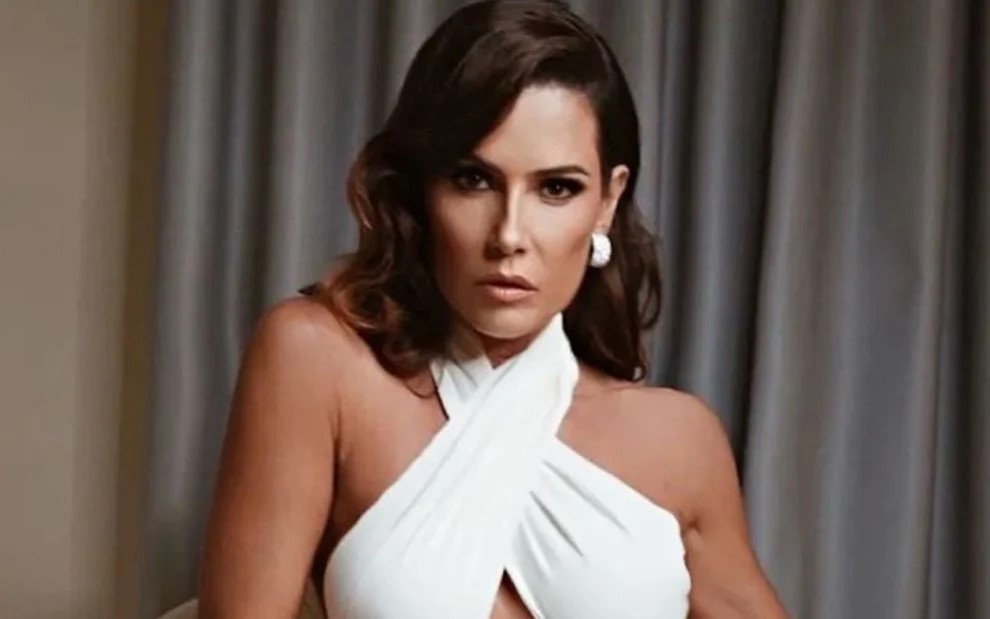 Deborah Secco se declara bissexual e fala de namoro com mulheres no passado