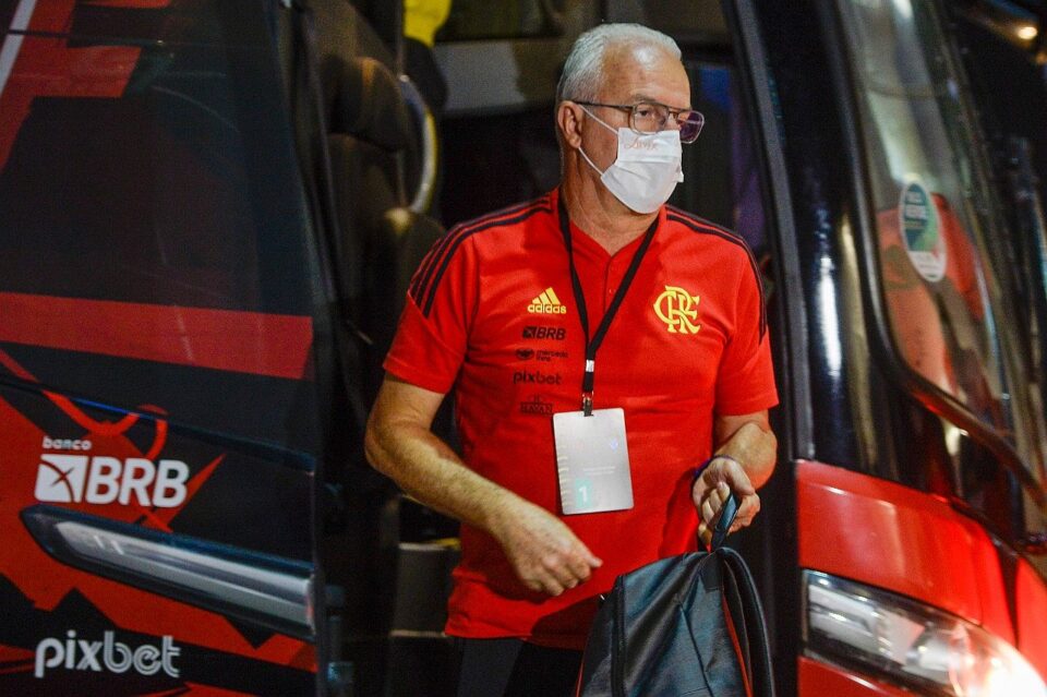 "Complicado": Dorival fala sobre 3ª final entre Flamengo e Athletico em 9 anos