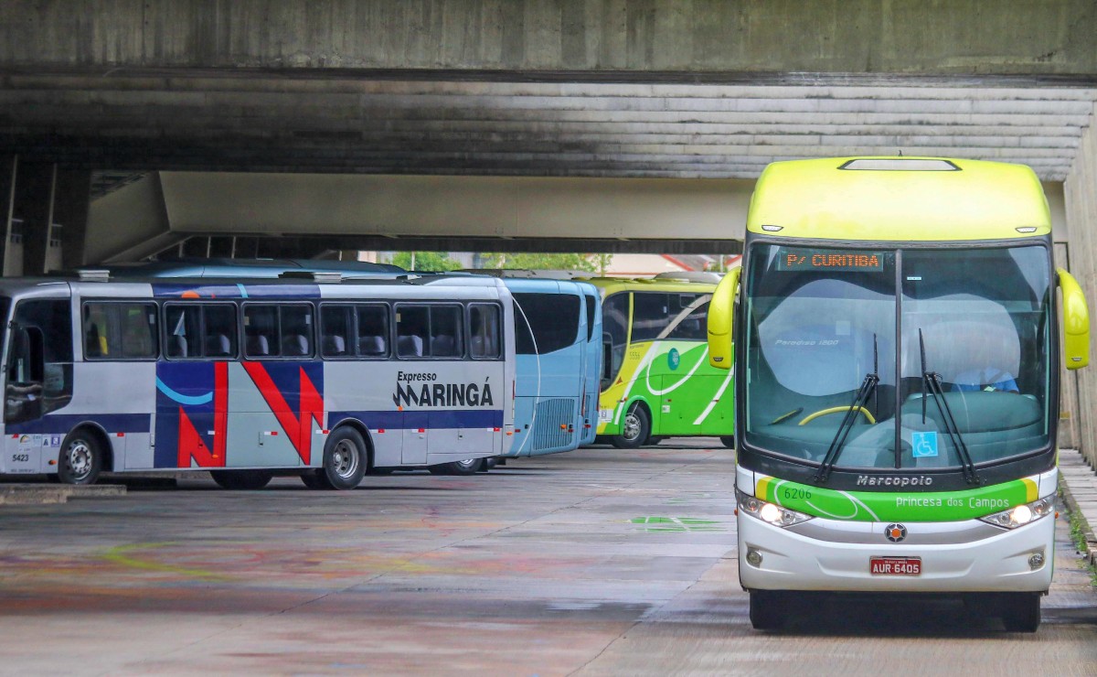 Empresas cancelam viagens de ônibus partindo
