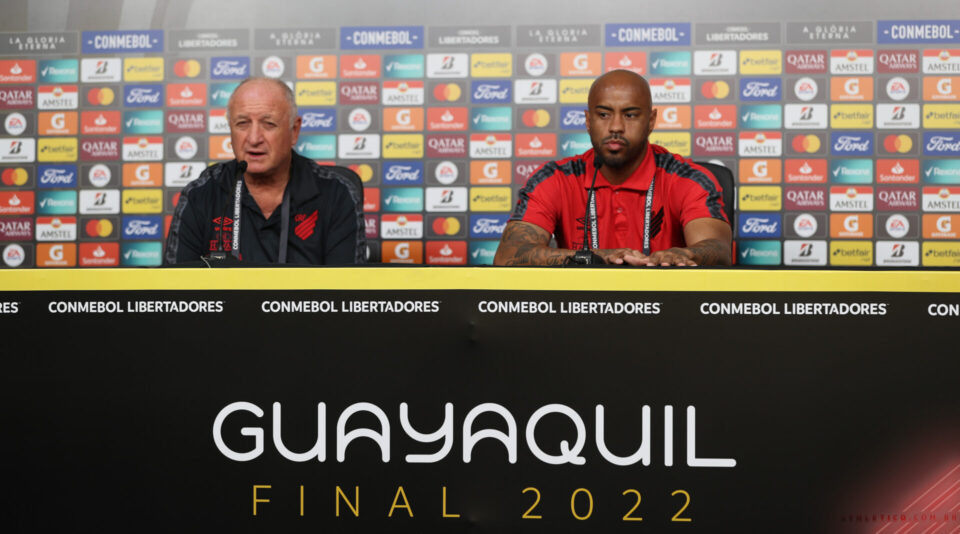 Felipão repensa aposentadoria no Athletico e descarta favoritismo do Flamengo