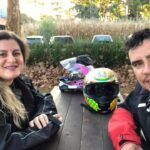 casal linha verde apaixonado por motos