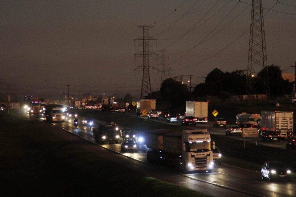 Obras de iluminação no Contorno Sul começam nesta segunda; veja como fica o trânsito na região