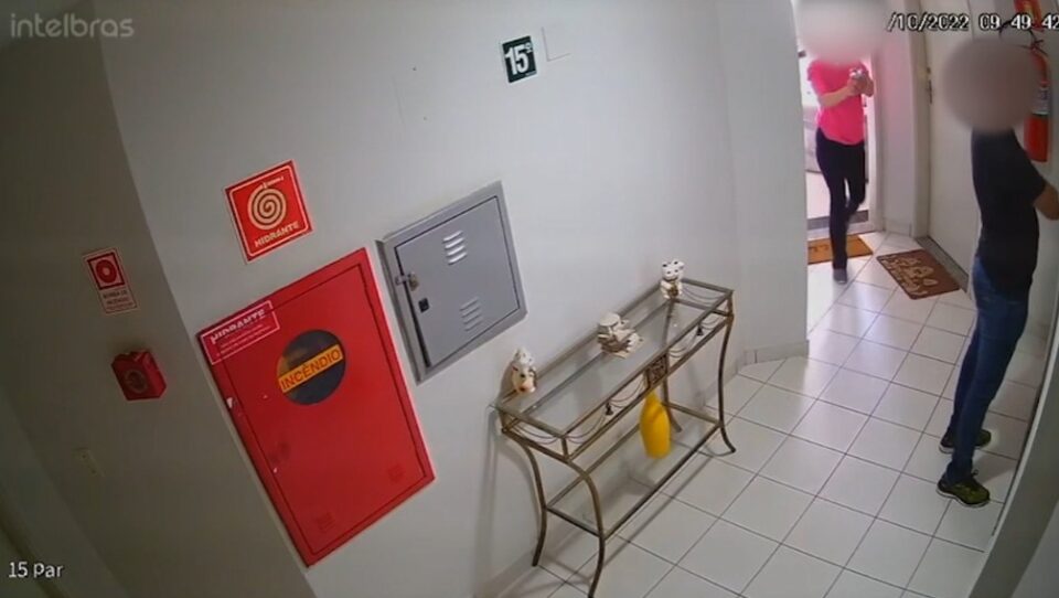 Mulher diz que foi traída e tenta matar namorado