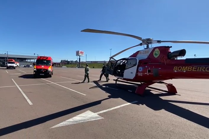 Rapaz é ferido com arma branca, sofre parada cardiorrespiratória e é socorrido de helicóptero
