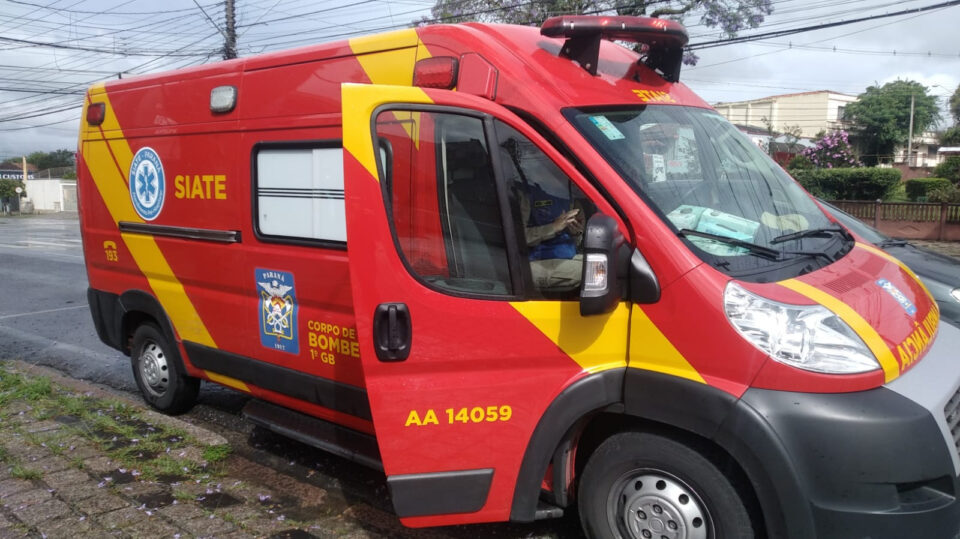 Homem de bicicleta é atropelado por trem no Boqueirão e pedala pelo bairro em busca de ajuda Homem de bicicleta é atropelado por trem no Boqueirão e pedala pelo bairro em busca de ajuda