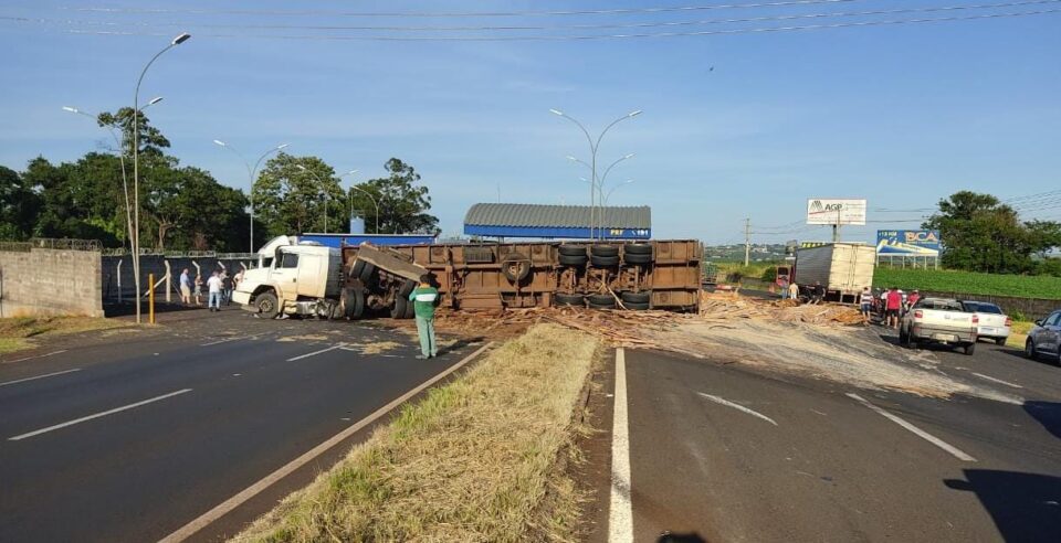 carreta madeiras PRF