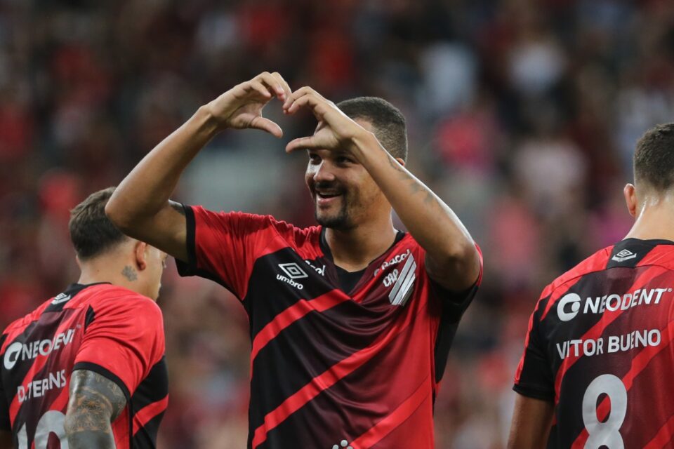 Zé Ivaldo, zagueiro do Athletico.
