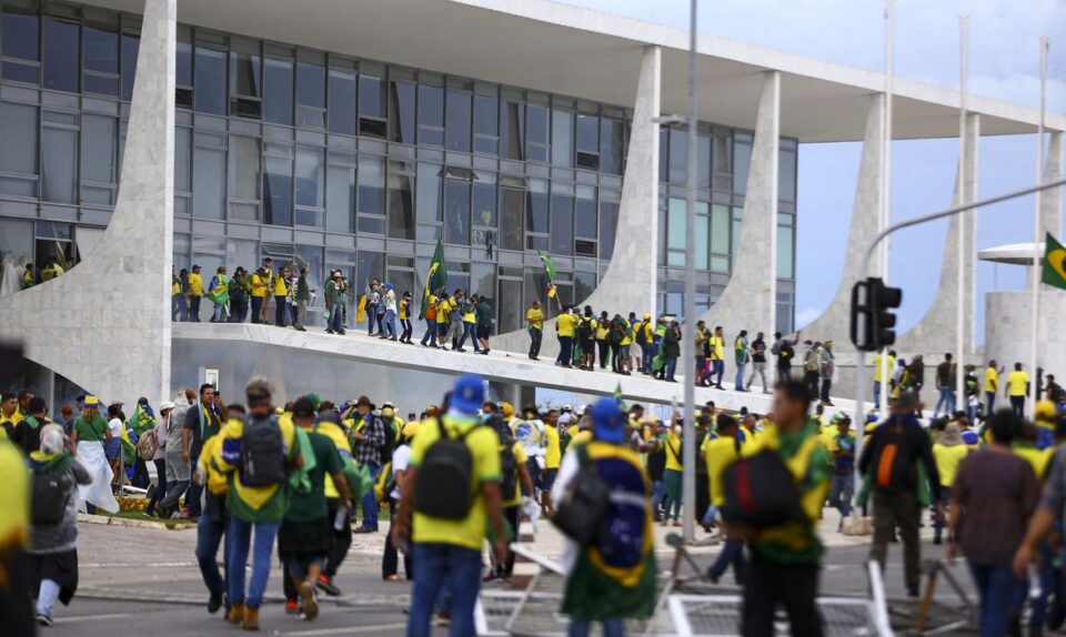 PGR pede inclusão de foragidos do 8/1 em lista vermelha da Interpol