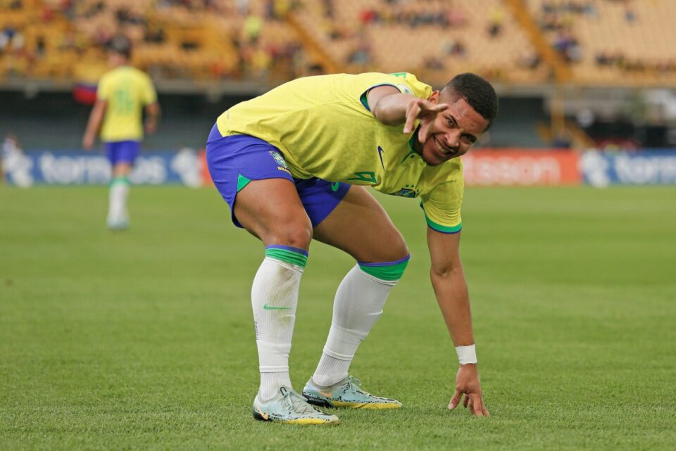 Vitor Roque brilhou na vitória do Brasil e é um dos destaques do Sul-Americano