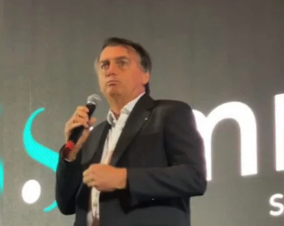 Vídeo. Bolsonaro defende presos da invasão na sede dos Três Poderes: “são chefes de família, mães, avós”
