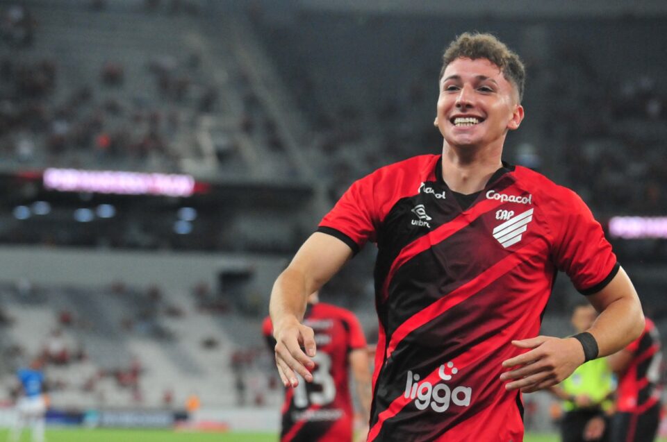 Arriagada, atacante do Athletico.