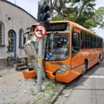 ônibus poste Augusto Stresser