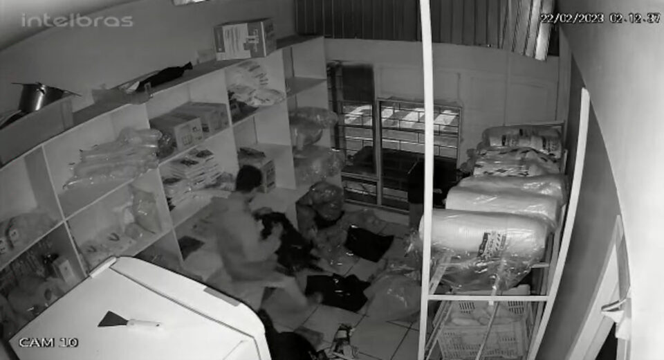 Restaurante é assaltado quatro vezes em 2023 e comerciante desabafa: "tô conhecida de tanto fazer BO"