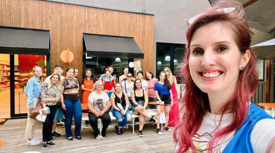 Paixão por doces faz com que mulher crie tour por docerias de Curitiba