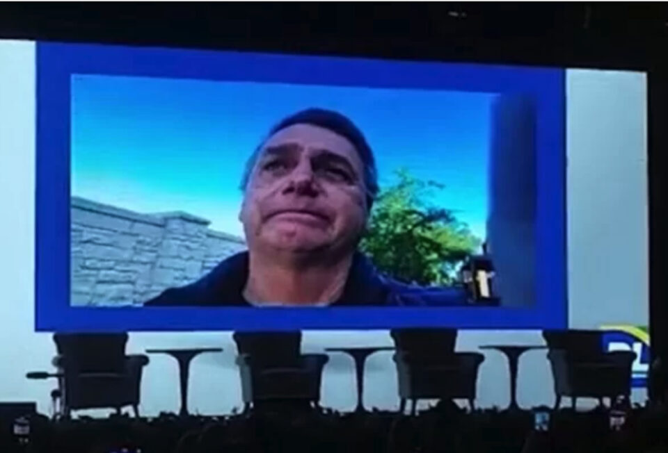 Bolsonaro se emociona em evento do PL Mulher: "gostaria de estar presente"; vídeo