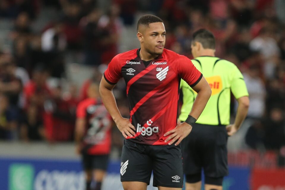 Vitor Roque, atacante do Athletico.