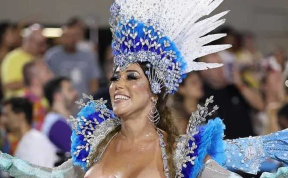 mulher abacaxi