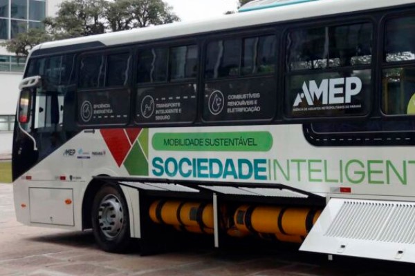 Ônibus sustentável é futuro e Curitiba inicia testes: 'Meio ambiente exige', diz presidente do Setransp