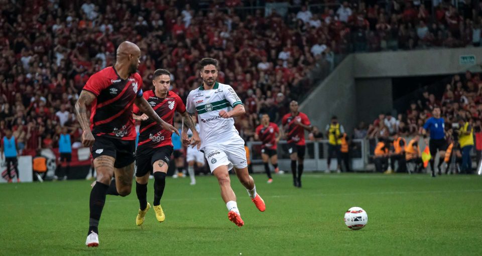 Brasileirão: Thiago Heleno e Khellven, do Athletico, e Rodrigo Pinho, do Coritiba.