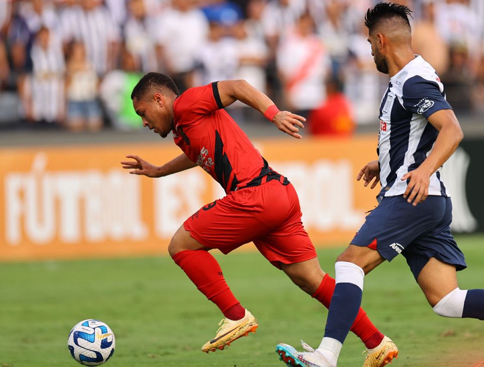 Vitor Roque, do Athletico.