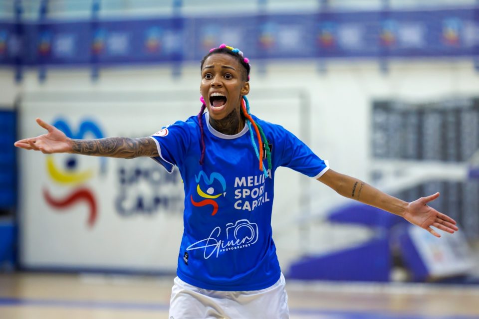 Bia Souza, atleta curitibana de futsal.
