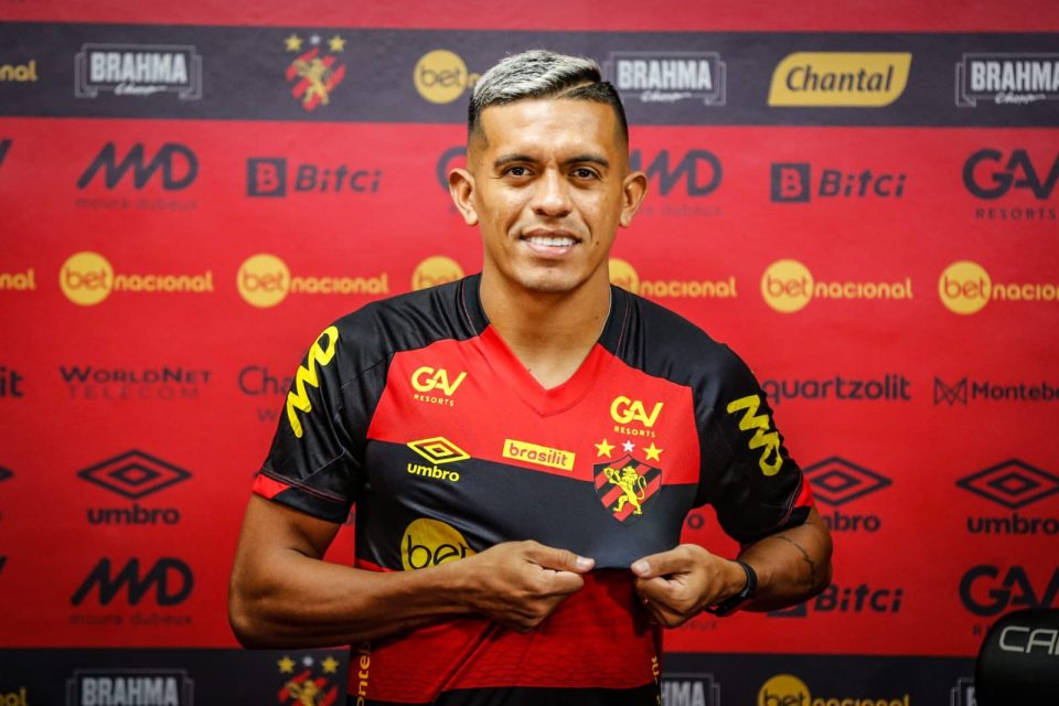 Cariús atuou no Paraná Clube entre 2017 e 2018.