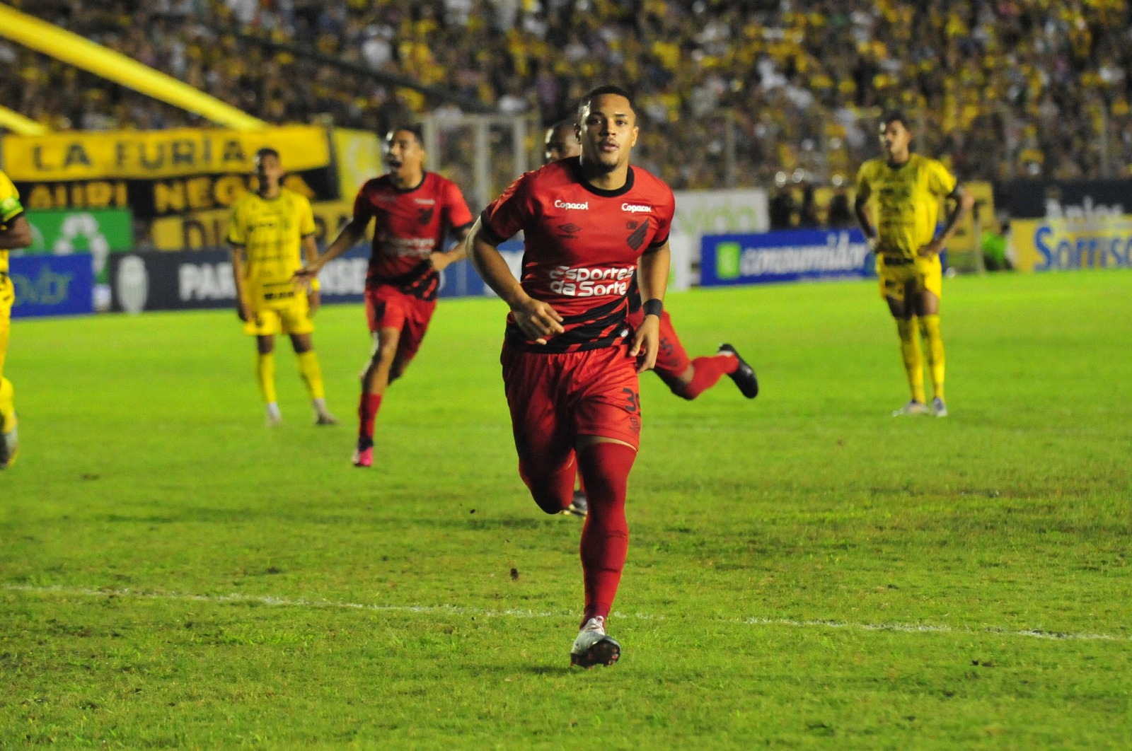 Vitor Roque, atacante do Athletico.