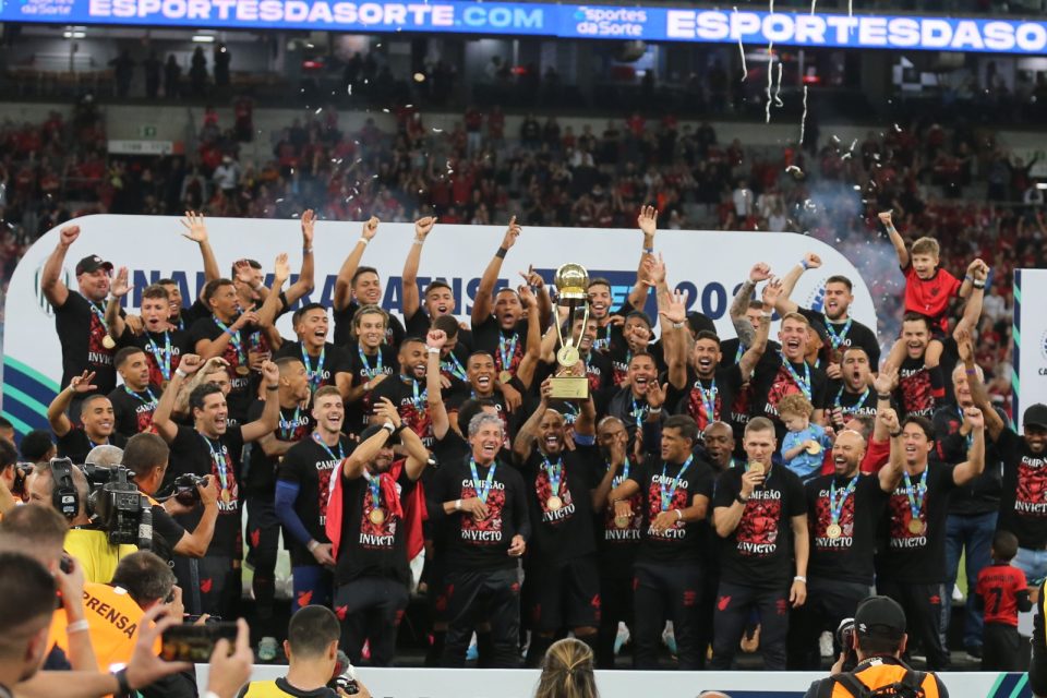 Athletico campeão paranaense.