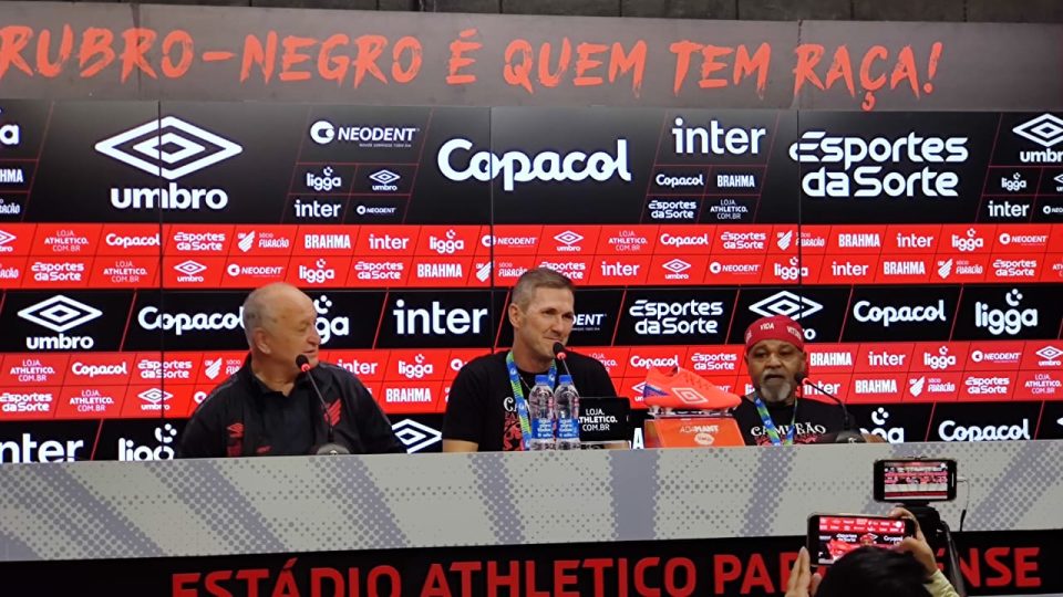 Felipão, Paulo Turra e Bolinha, do Athletico.