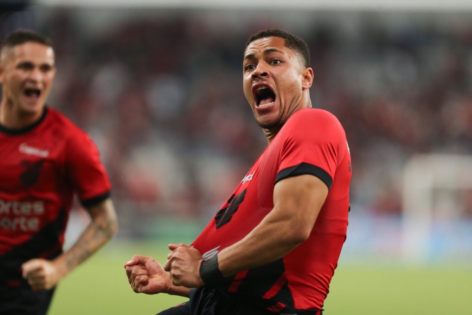 Vitor Roque, atacante do Athletico.