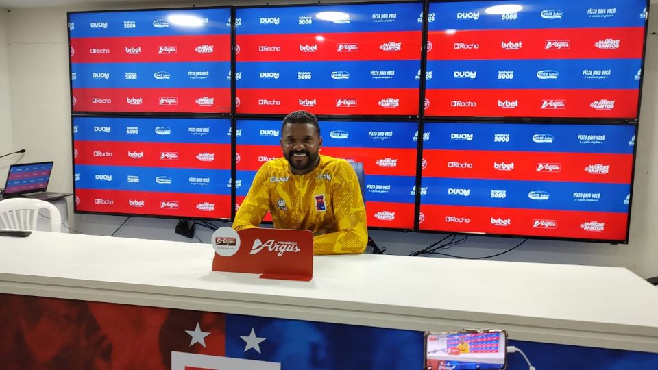 Felipe, goleiro do Paraná Clube.