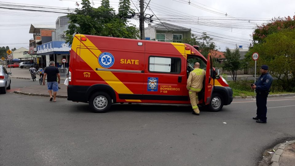 Criança de 8 anos que andava de bicicleta é atropelada por carro no Tatuquara