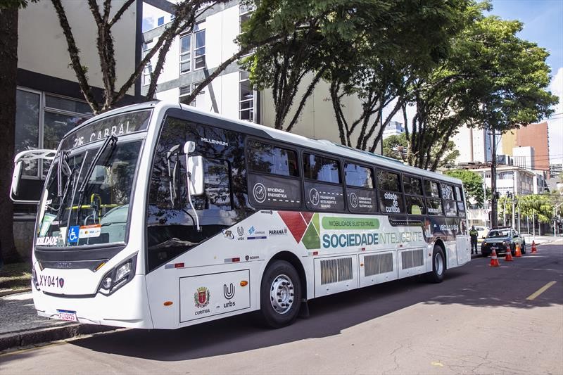 Ônibus movido a gás natural começa a ser testado nesta segunda-feira em Curitiba; veja linha