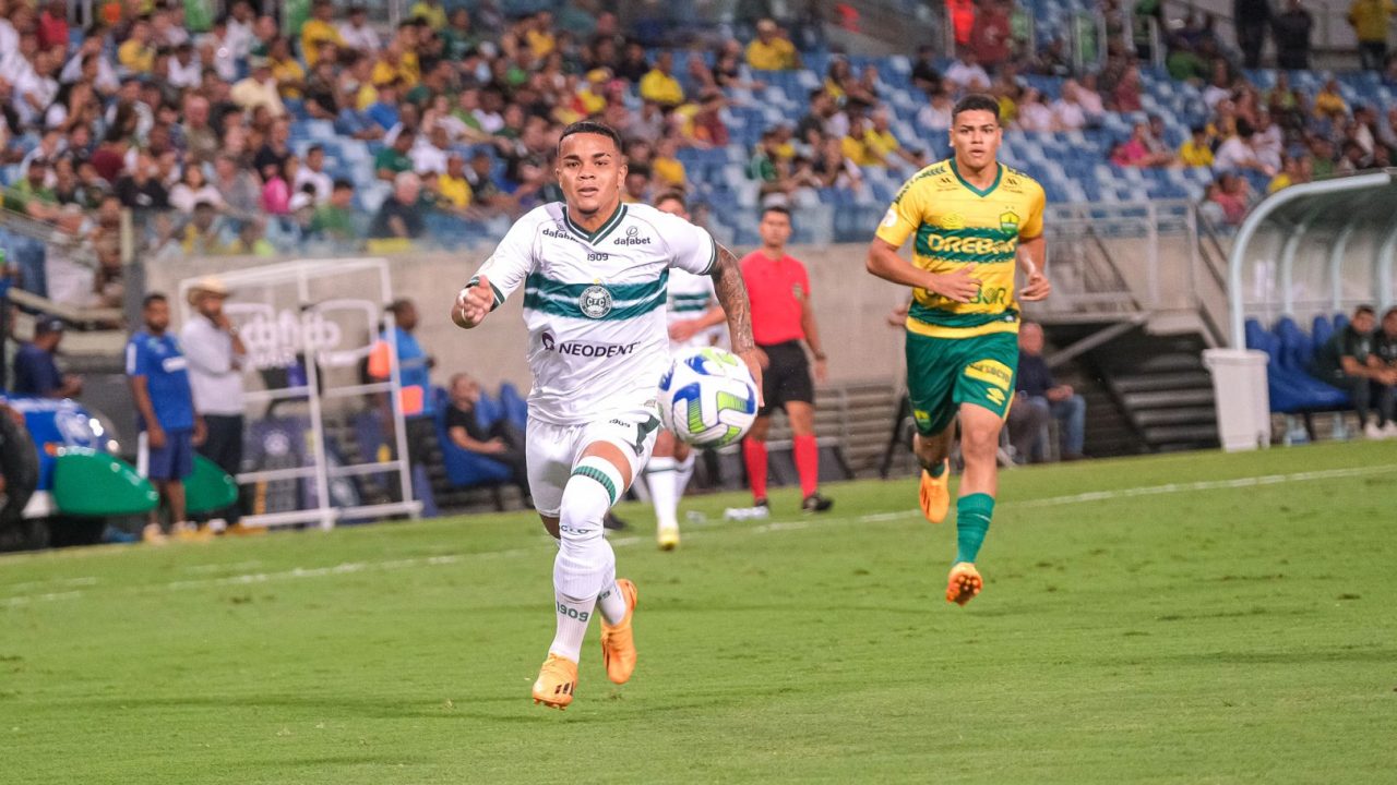 Kaio César, atacante do Coritiba.
