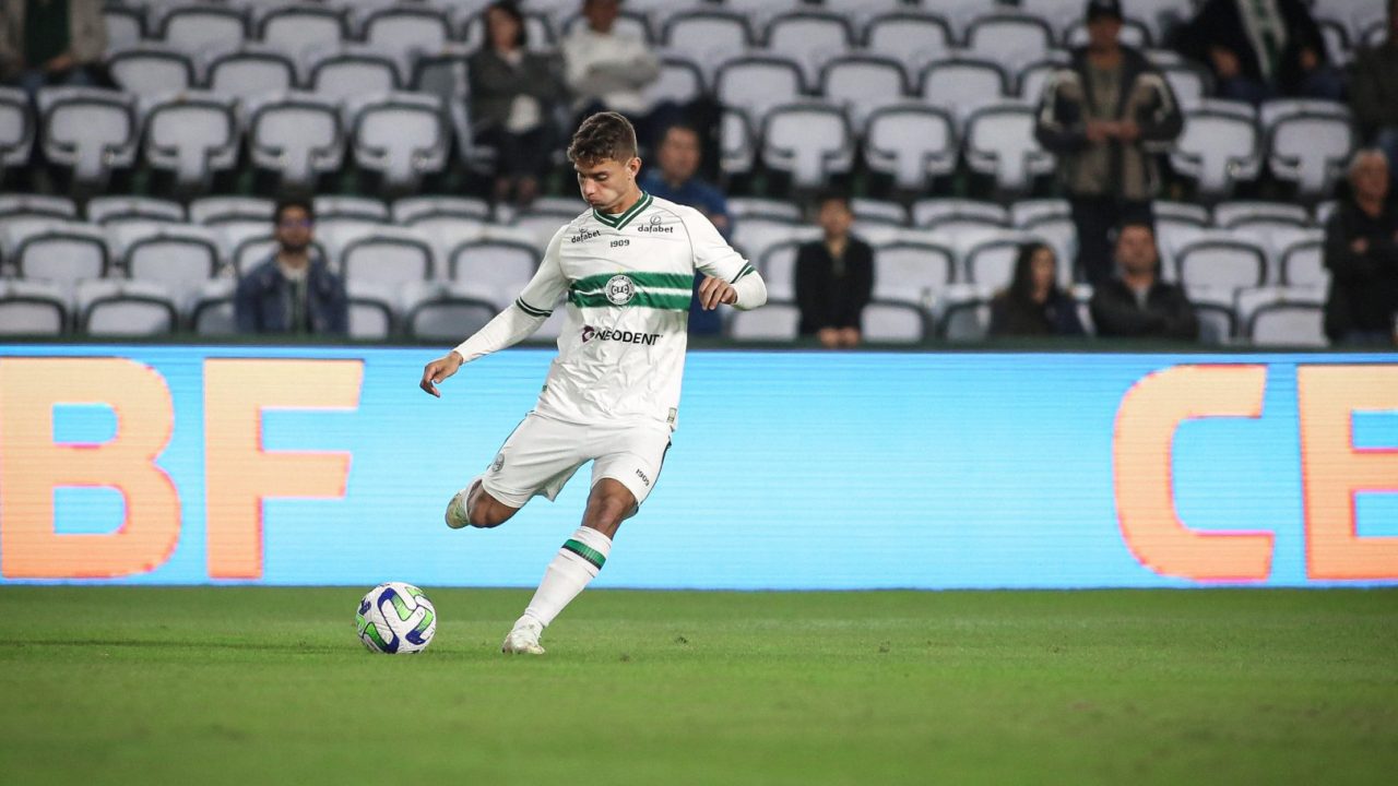 Natanael, lateral do Coritiba.