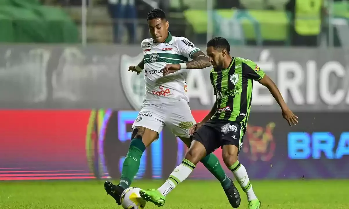 Alef Manga, atacante do Coritiba.