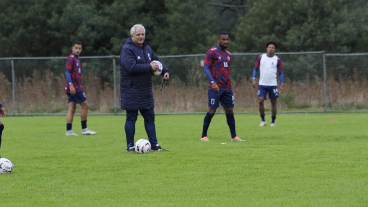 Fahel Júnior comanda primeiros treinos no Paraná Clube.