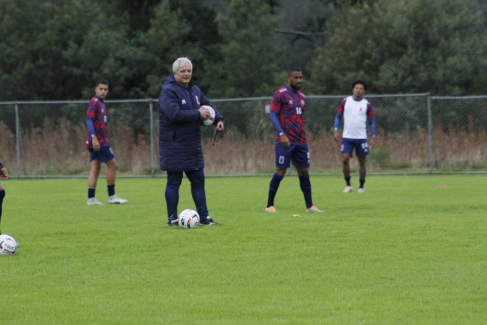 Fahel Júnior comanda primeiros treinos no Paraná Clube.